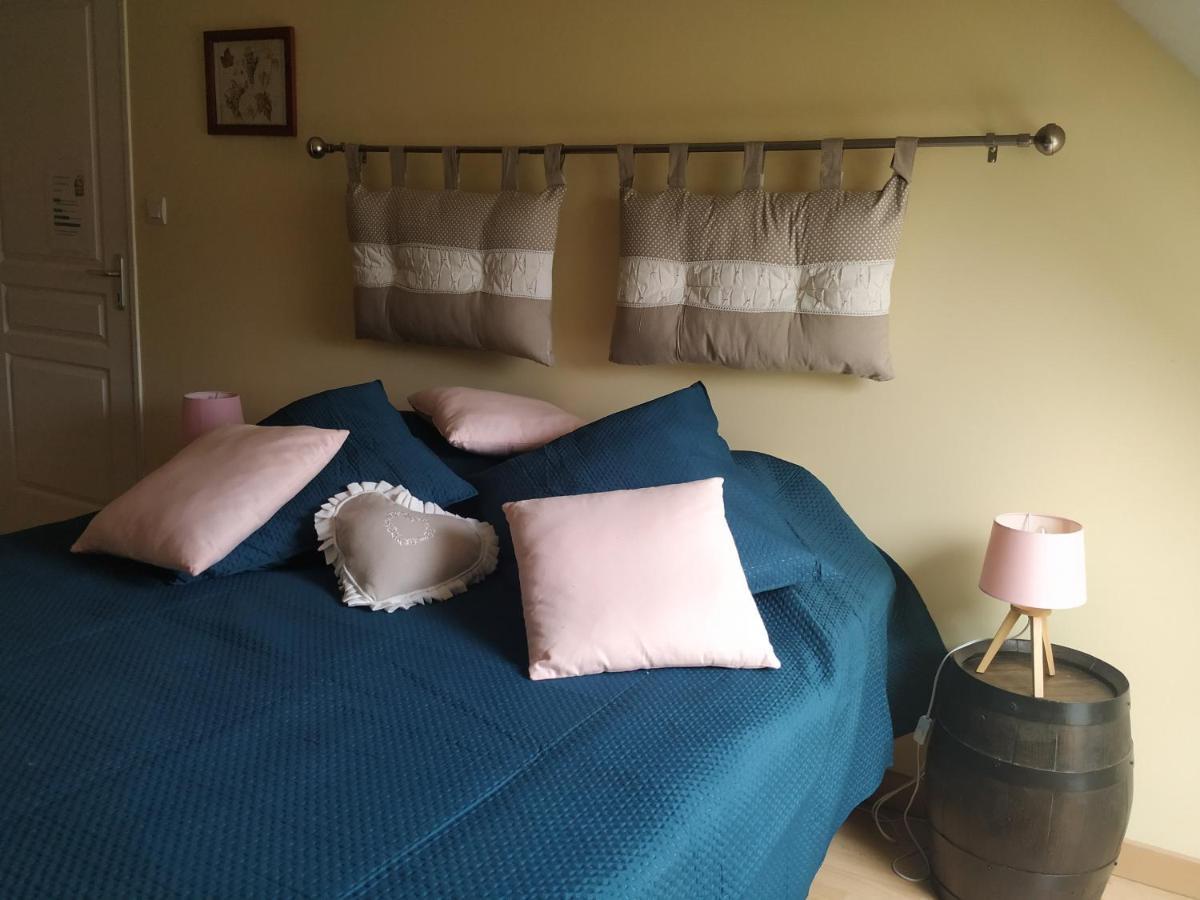 Le Logis Du Livier Otel Saint-Georges-sur-Layon Oda fotoğraf