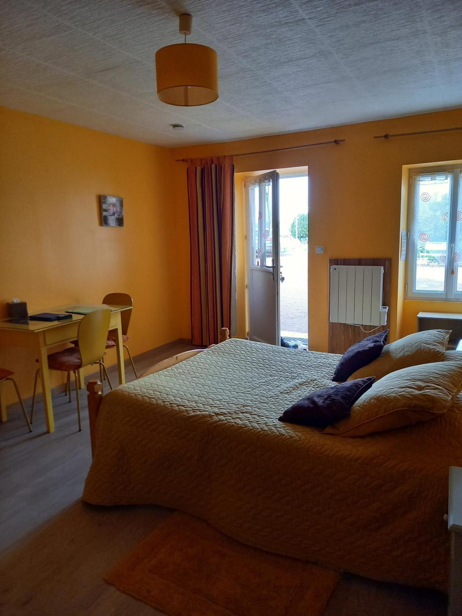 Le Logis Du Livier Otel Saint-Georges-sur-Layon Oda fotoğraf