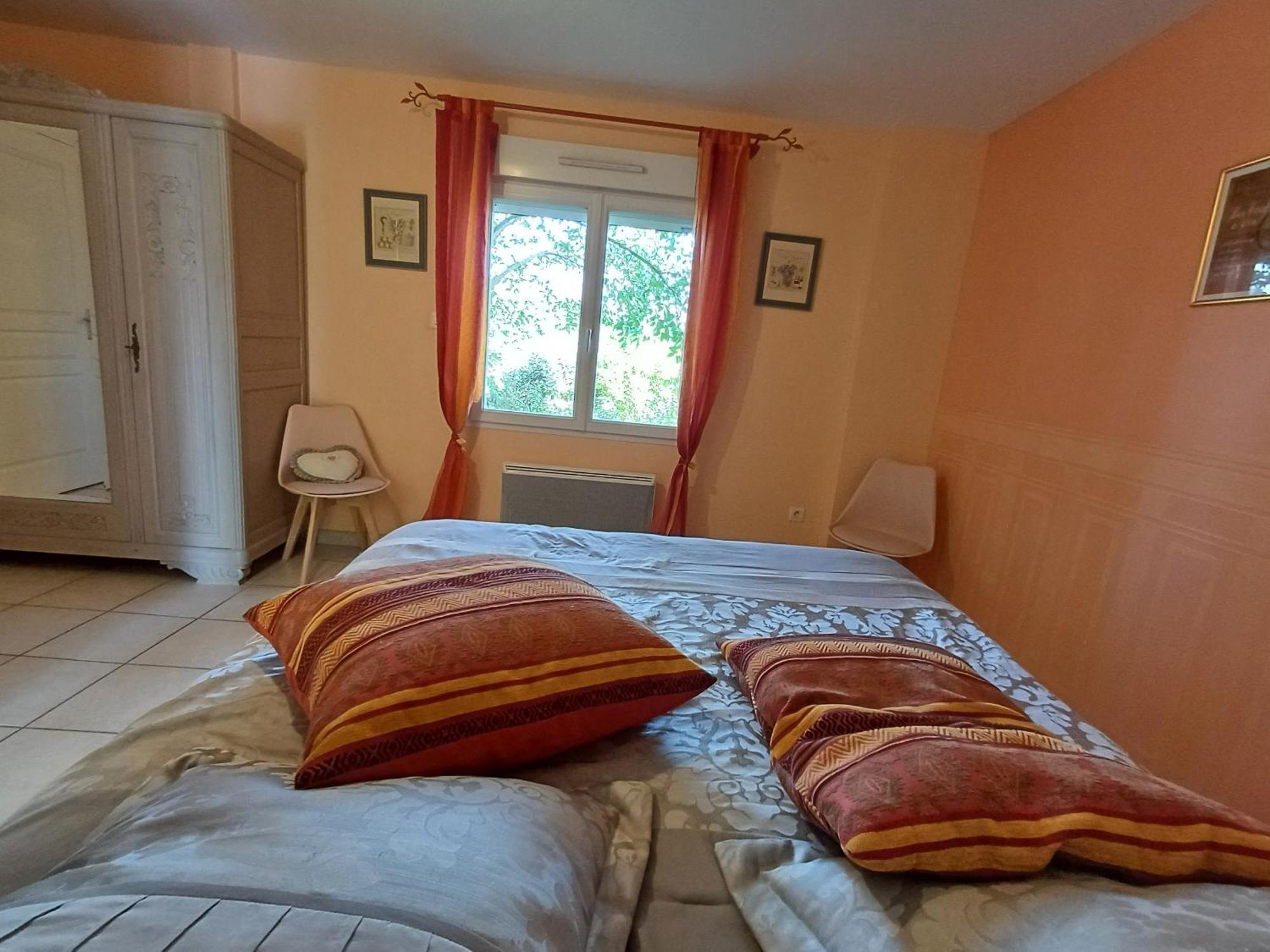 Le Logis Du Livier Otel Saint-Georges-sur-Layon Oda fotoğraf