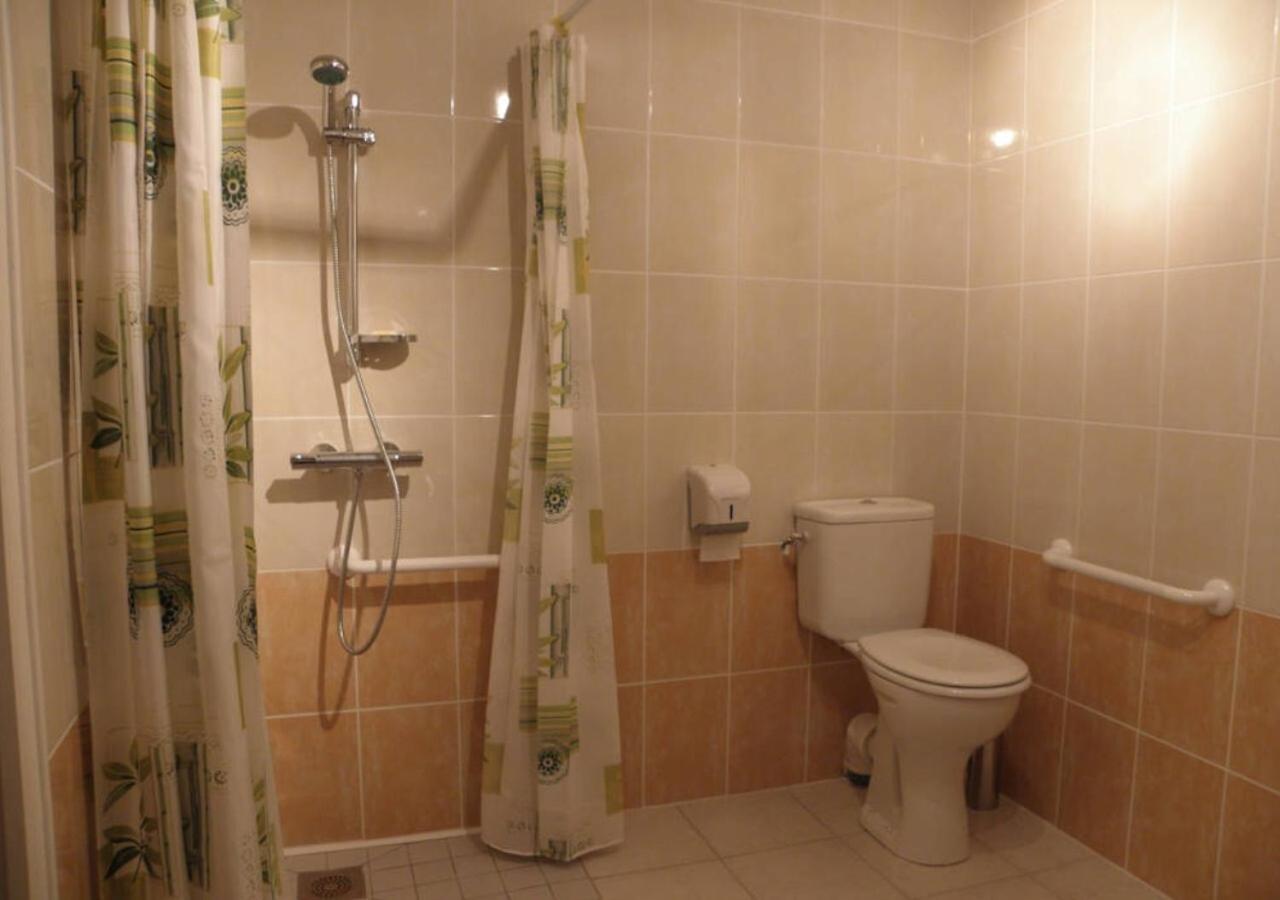 Le Logis Du Livier Otel Saint-Georges-sur-Layon Oda fotoğraf