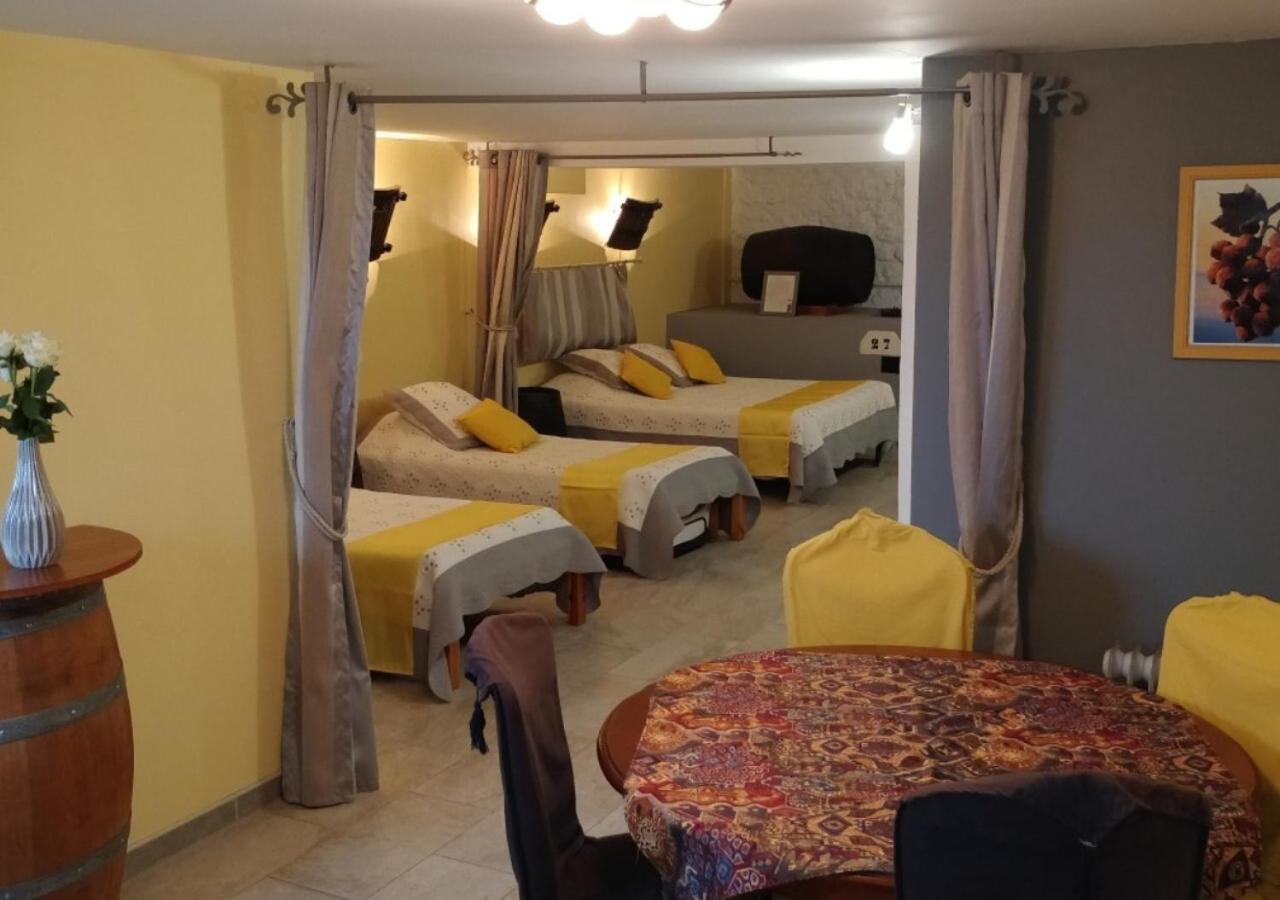 Le Logis Du Livier Otel Saint-Georges-sur-Layon Oda fotoğraf