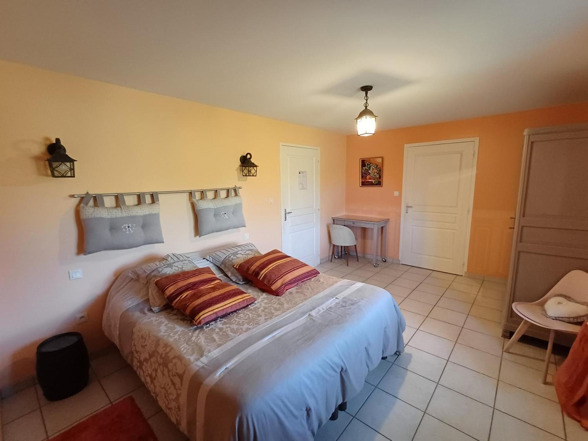 Le Logis Du Livier Otel Saint-Georges-sur-Layon Oda fotoğraf